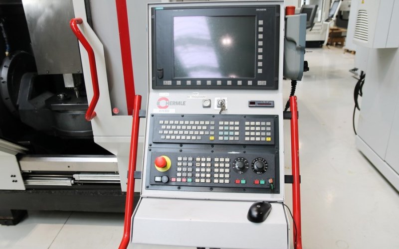 5-осьовий вертикальний обробний центр HERMLE - C 30 UP Dynamic