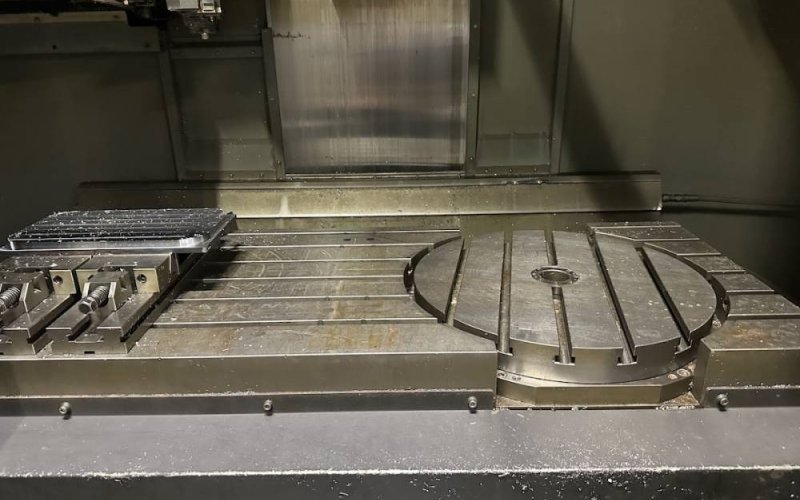 5-осевой вертикальный обрабатывающий центр с ЧПУ  HURCO VMX 60 SRTi