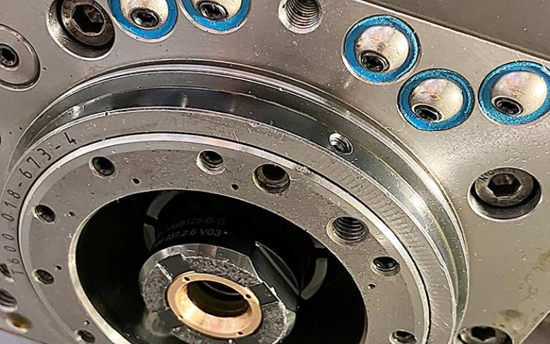 Двухшпиндельный обрабатывающий центр с ЧПУ STAMA MC 536