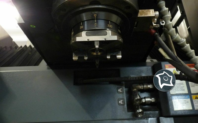 Электроэрозионный копировально‑прошивной станок с ЧПУ Makino EDAF 2