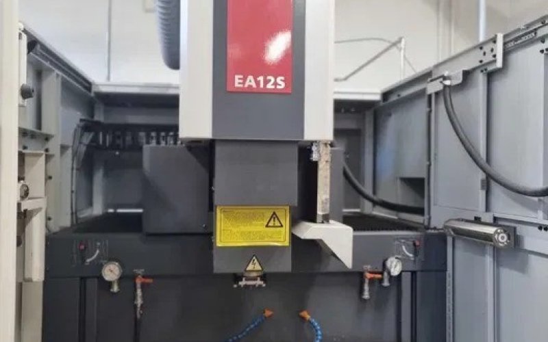 Электроэрозионный станок Mitsubishi EA 12S для обработки штампов