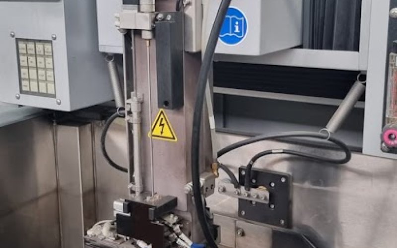 Електроерозійний верстат SODICK VL400Q