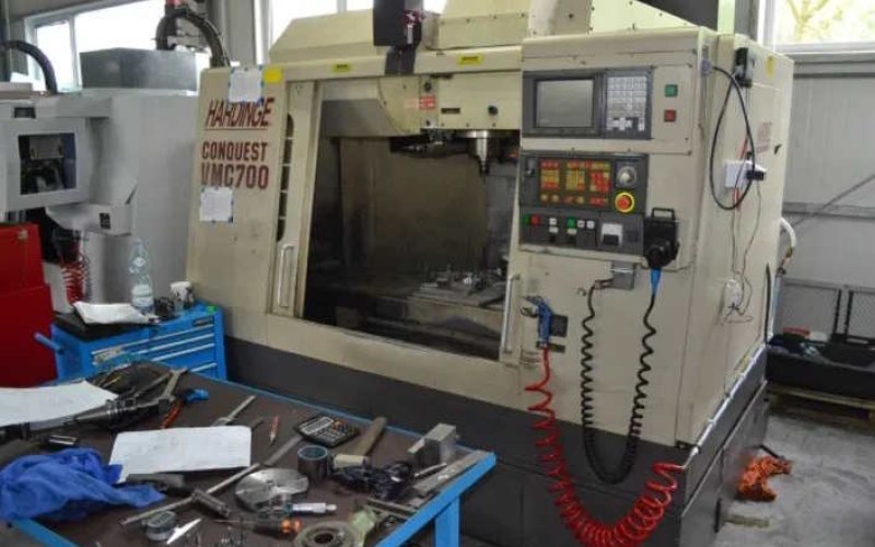 Фрезерный обрабатывающий центр HARDINGE VMC 700