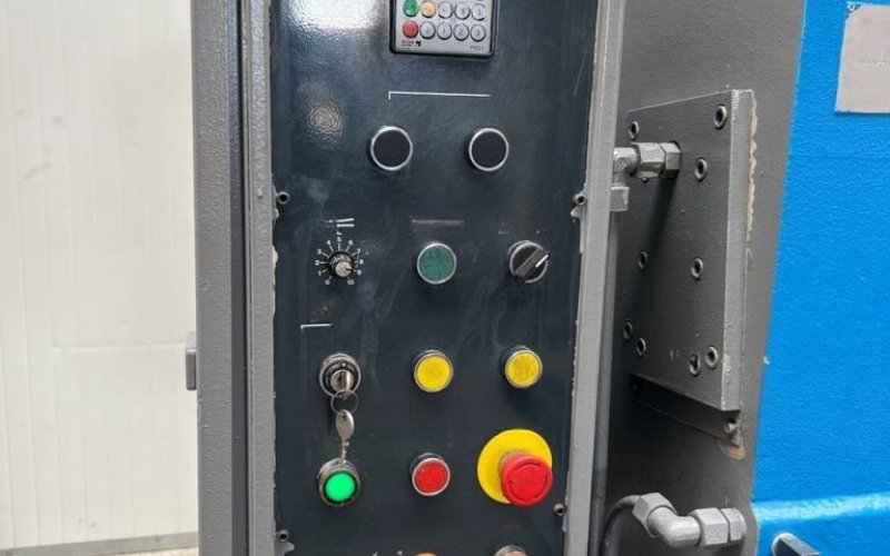 Гидравлические гильотинные ножницы Baykal HGL 3100 x 6