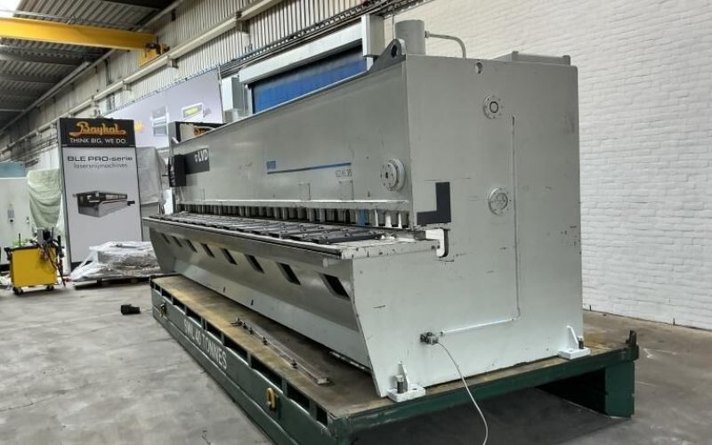 Гидравлические гильотинные ножницы LVD MVSB 62/6,35 