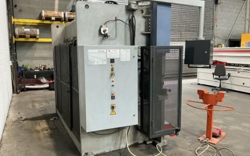 Гидравлический листогибочный пресс Baykal APH 3108 x 160