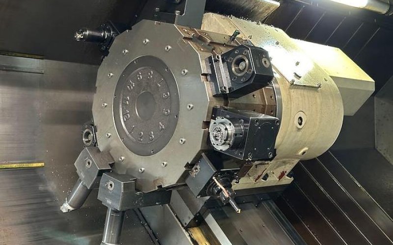 Горизонтальний токарно-фрезерний обробний центр з ЧПУ 2014 HWACHEON Hi-TECH 850L YMC