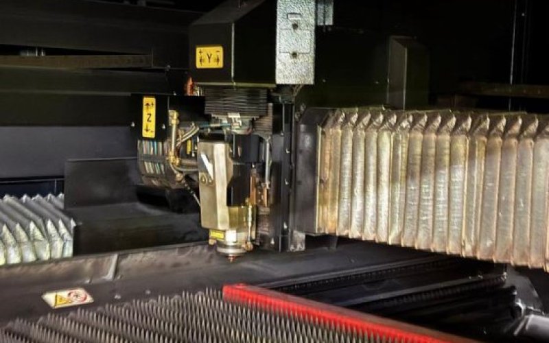 Лазерный комплекс с ЧПУ Amada FLC 3015 AJ 2kW