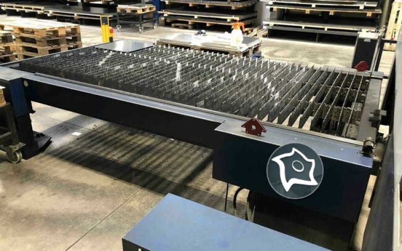 Лазерный станок с ЧПУ TRUMPF TruLaser 3030