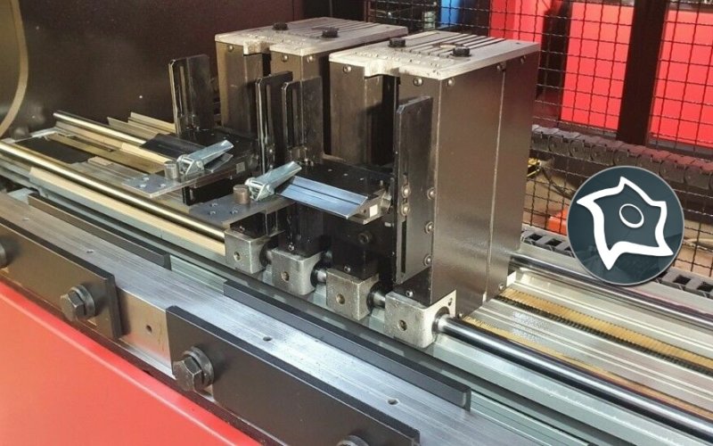 Листозгинальний гідравлічний прес з ЧПУ AMADA PROMECAM HFB 80-25