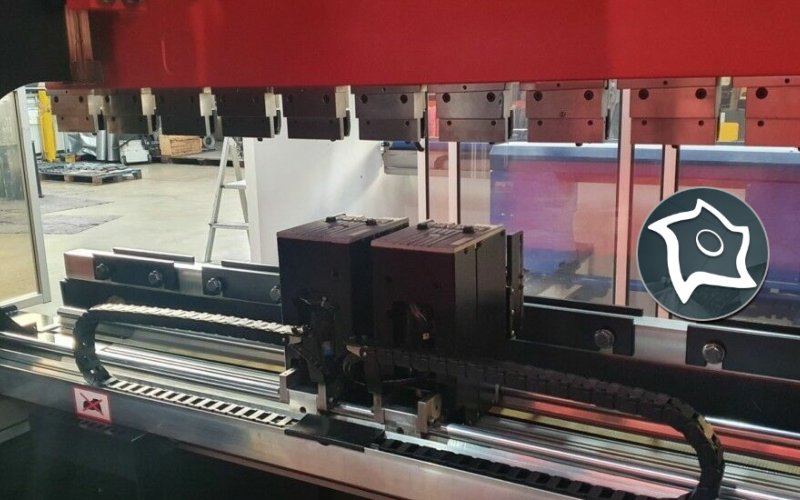 Листозгинальний гідравлічний прес з ЧПУ AMADA PROMECAM HFB 80-25