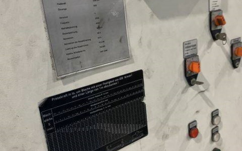 Листозгинальний гідравлічний прес з ЧПУ EHT Variopress 225