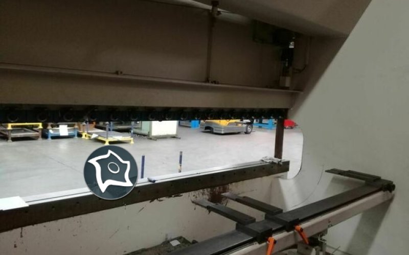 Листогибочный гидравлический пресс с ЧПУ LVD PPEB 100/30