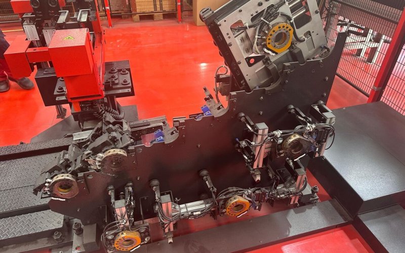Листозгинальний прес Amada HG 1003 ATC ARs