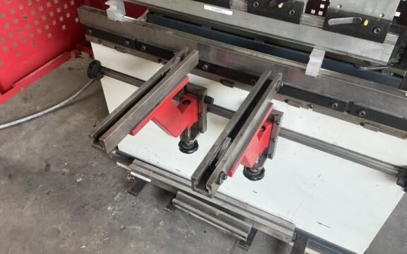Листозгинальний прес Baykal APHS 1250x35