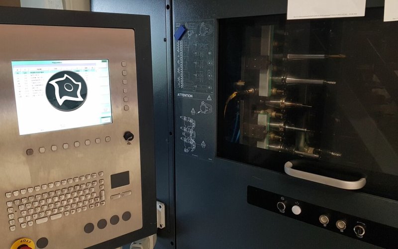 Обрабатывающий центр горизонтальный с ЧПУ DMG MORI DMC 65 H