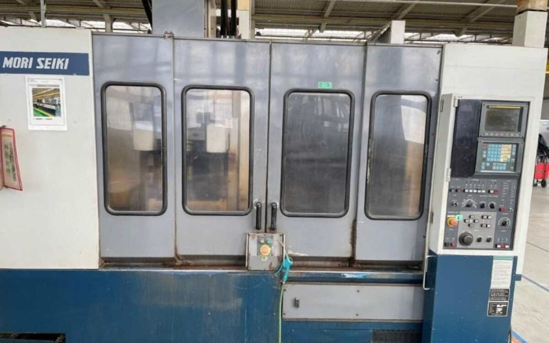 Обрабатывающий центр (вертикальный) MORI SEIKI M-300L2