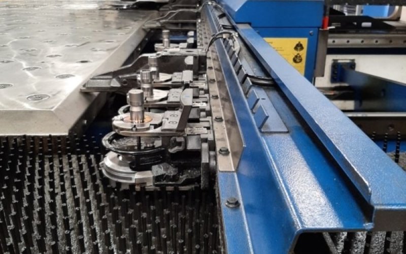 Пробивний та вирубний верстат TRUMPF TRUMATIC 6000 L - 1600 FMC