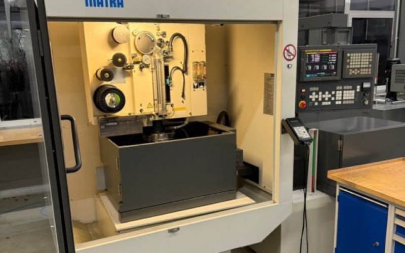 Проволочно-вырезной электроэрозионный станок FANUC ROBOCUT α-0iA