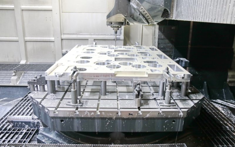 Пятиосевой универсальный обрабатывающий центр DMG MORI - DMC 340 U