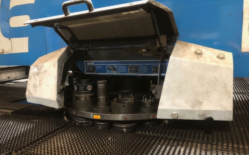 Револьверный координатно-пробивной пресс Finn-Power FINN POWER E6