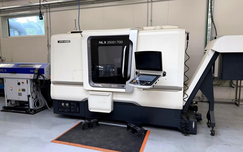 Токарний центр з ЧПУ DMG Mori NLX 2500/700