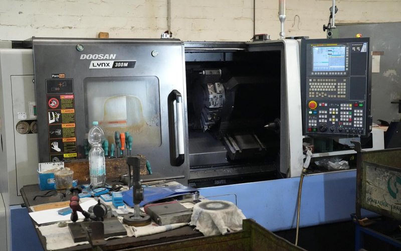 Токарный центр с ЧПУ DOOSAN LYNX 300 M