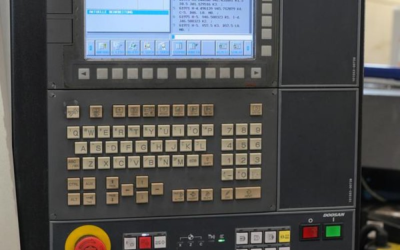 Токарный центр с ЧПУ DOOSAN LYNX 300 M