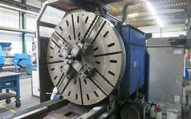 Токарный станок GEMINIS GE 1400 S с ходовым и подающим винтом