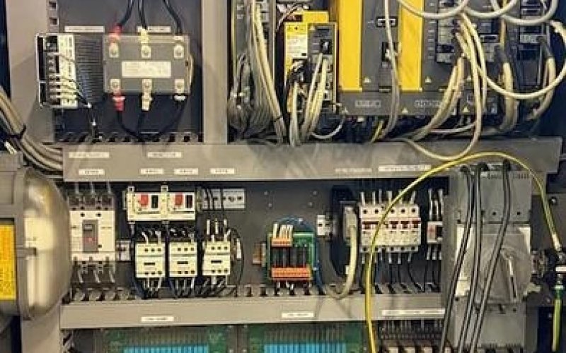 Токарний верстат з ЧПУ Hwacheon CUTEX 160 б/в з пристроєм подачі прутка