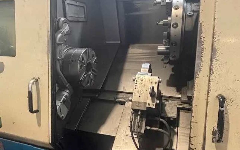Токарный станок с ЧПУ OKUMA LB 400 с фиксированным инструментом.