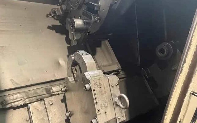 Токарный станок с ЧПУ OKUMA LB 400 с фиксированным инструментом.