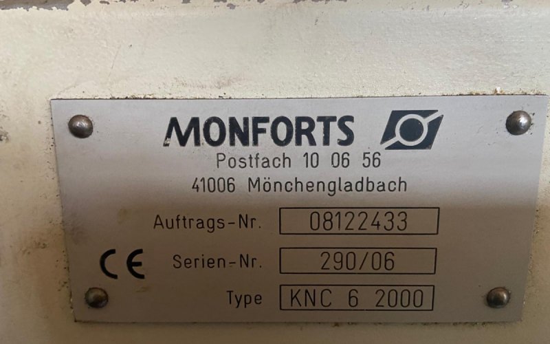 Токарний верстат із цикловим керуванням MONFORTS KNC 6-3000