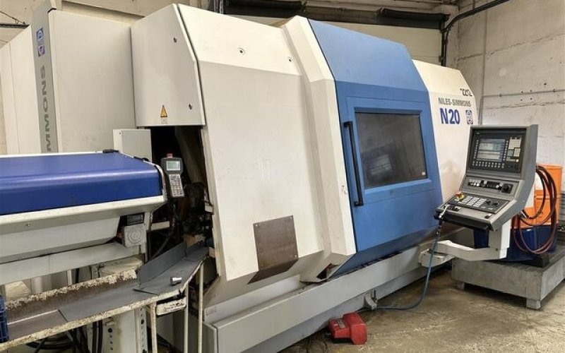 Токарний верстат із похилою станиною NILES N20 - 2x1000
