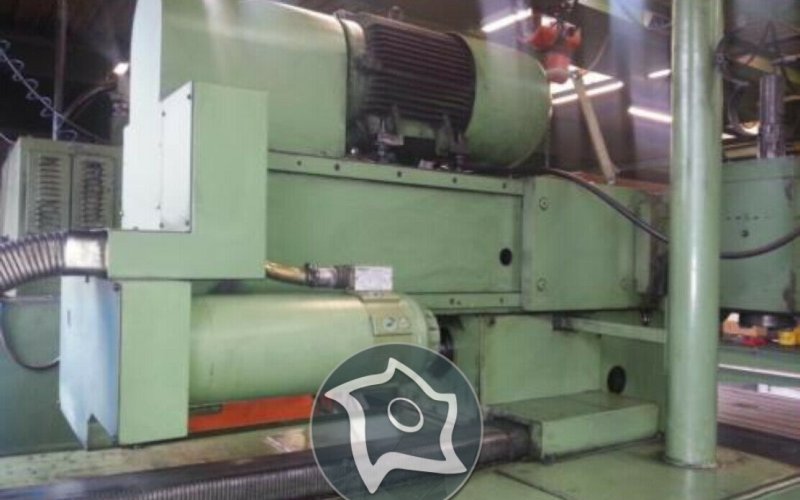 Універсально-фрезерний верстат з ЧПУ MAHO MH-C 900