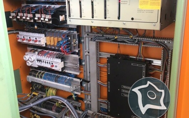 Універсально-фрезерний верстат з ЧПУ Mikron WF 31 C