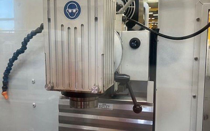 Універсальний фрезерний верстат з ЧПУ Kunzmann WF610M