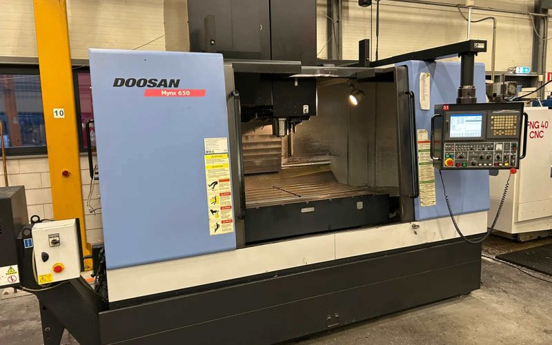 Универсальный обрабатывающий центр с ЧПУ Doosan Mynx 650 (4-я ось)