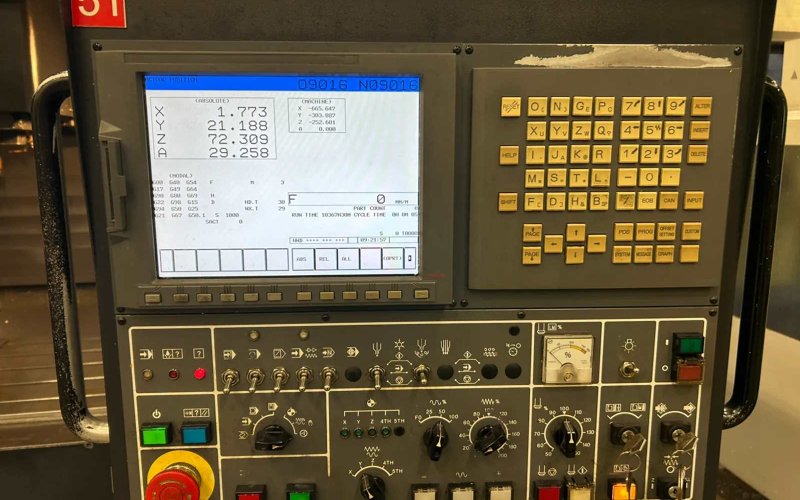 Универсальный обрабатывающий центр с ЧПУ Doosan Mynx 650 (4-я ось)