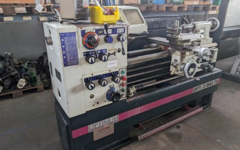 Універсальний токарний верстат з ручним керуванням OPTIMUM Opti D 1840 TS