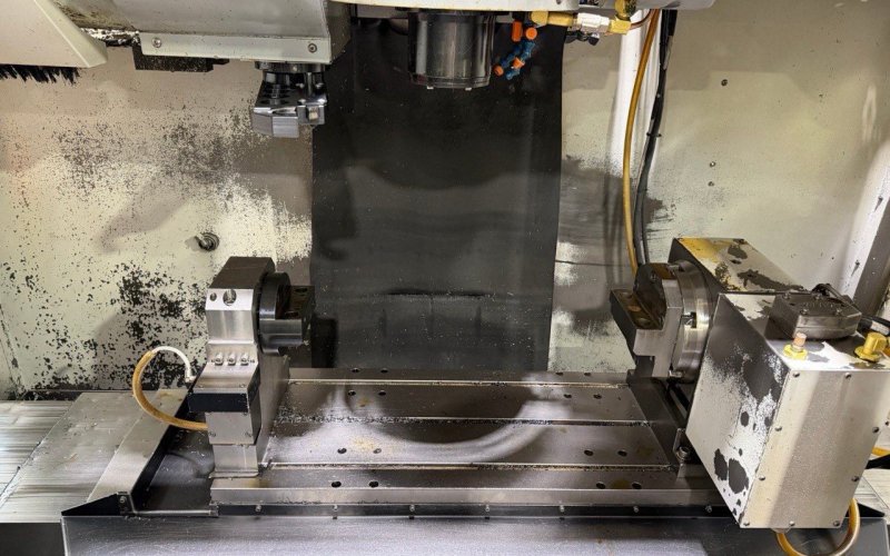 Вертикальний фрезерний обробний центр з ЧПУ (з 4-ю віссю) HAAS VF-2SS