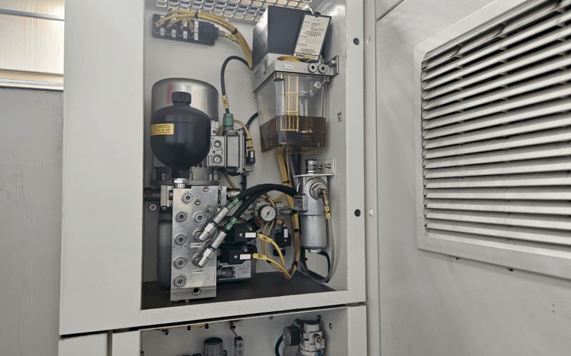 Вертикально-фрезерний верстат з ЧПУ DMG MORI CMX 1100 V