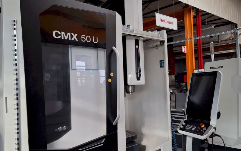 Вертикально-фрезерний верстат з ЧПУ DMG MORI CMX 50 U