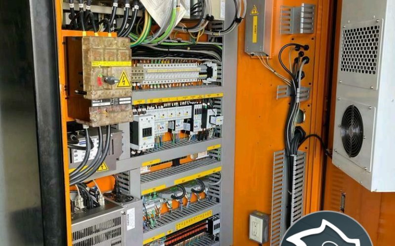 Вертикально-фрезерный станок с ЧПУ Hurco VMX 50