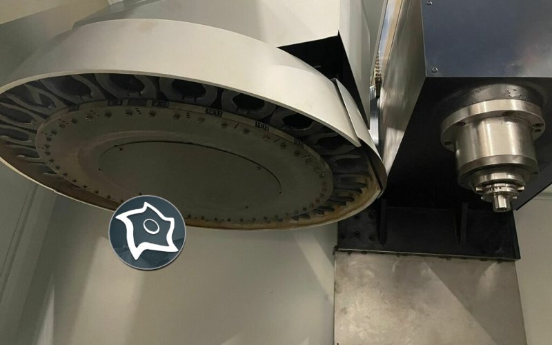 Вертикально-фрезерный станок с ЧПУ Spinner VC 1020