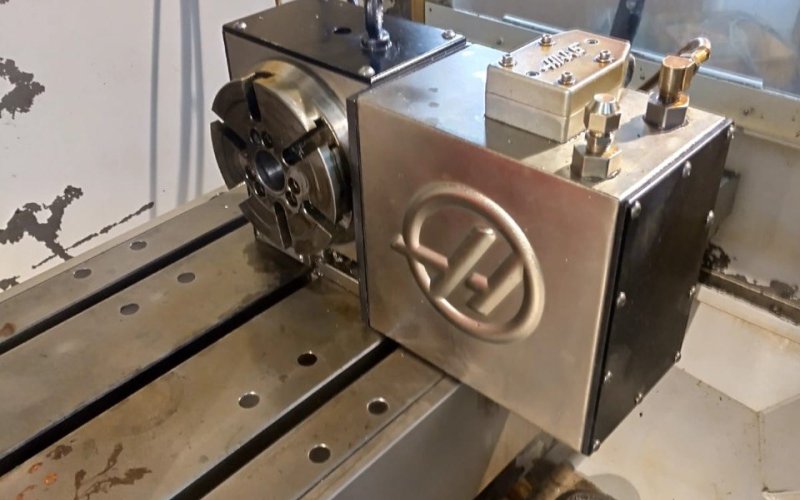 Вертикальный фрезерный обрабатывающий центр с ЧПУ + 4-я ось HAAS  VF-2 + HRT-160