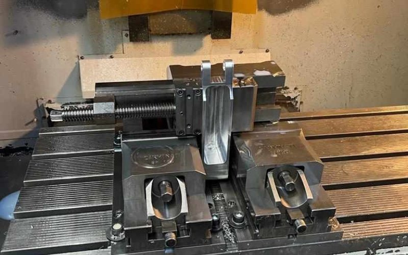 Вертикальний обробний центр BRIDGEPORT VMC 1000 22