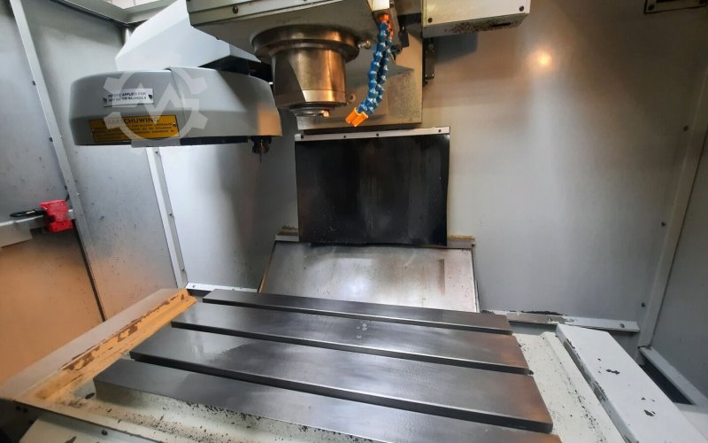 Вертикальний обробний центр з ЧПУ Bridgeport VMC 500
