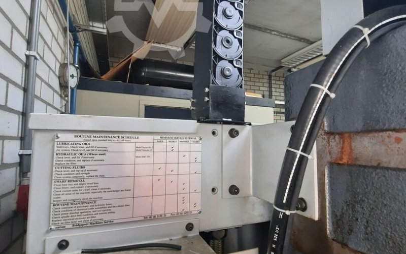 Вертикальный обрабатывающий центр с ЧПУ Bridgeport VMC 500 