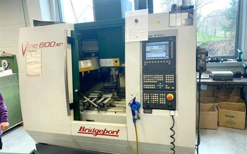 Вертикальный обрабатывающий центр с ЧПУ BRIDGEPORT VMC 600